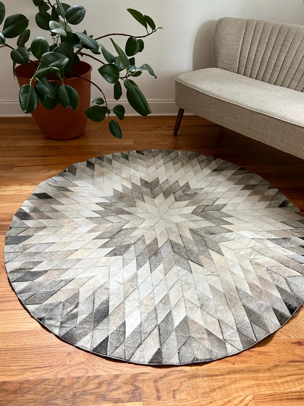 Round Cowhide Patchwork Rug: White & Grey Leather Area Rug