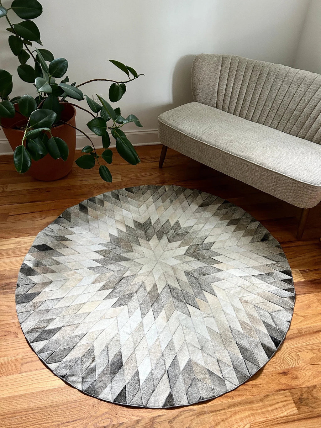 Round Cowhide Patchwork Rug: White & Grey Leather Area Rug